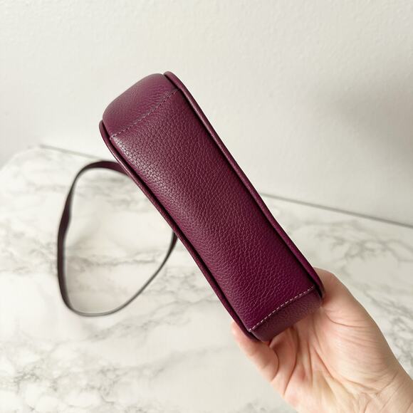 NWOT Coach Chaise Crossbody 19 Wine Color Pebbled Leather Turnlock Pocket Bag - Picture 5 of 13